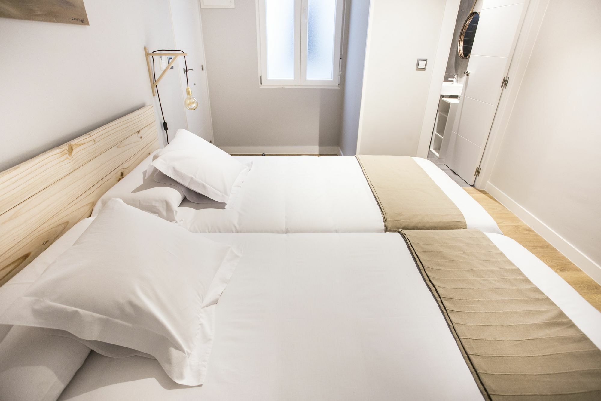 Hola Rooms Madrid Bagian luar foto