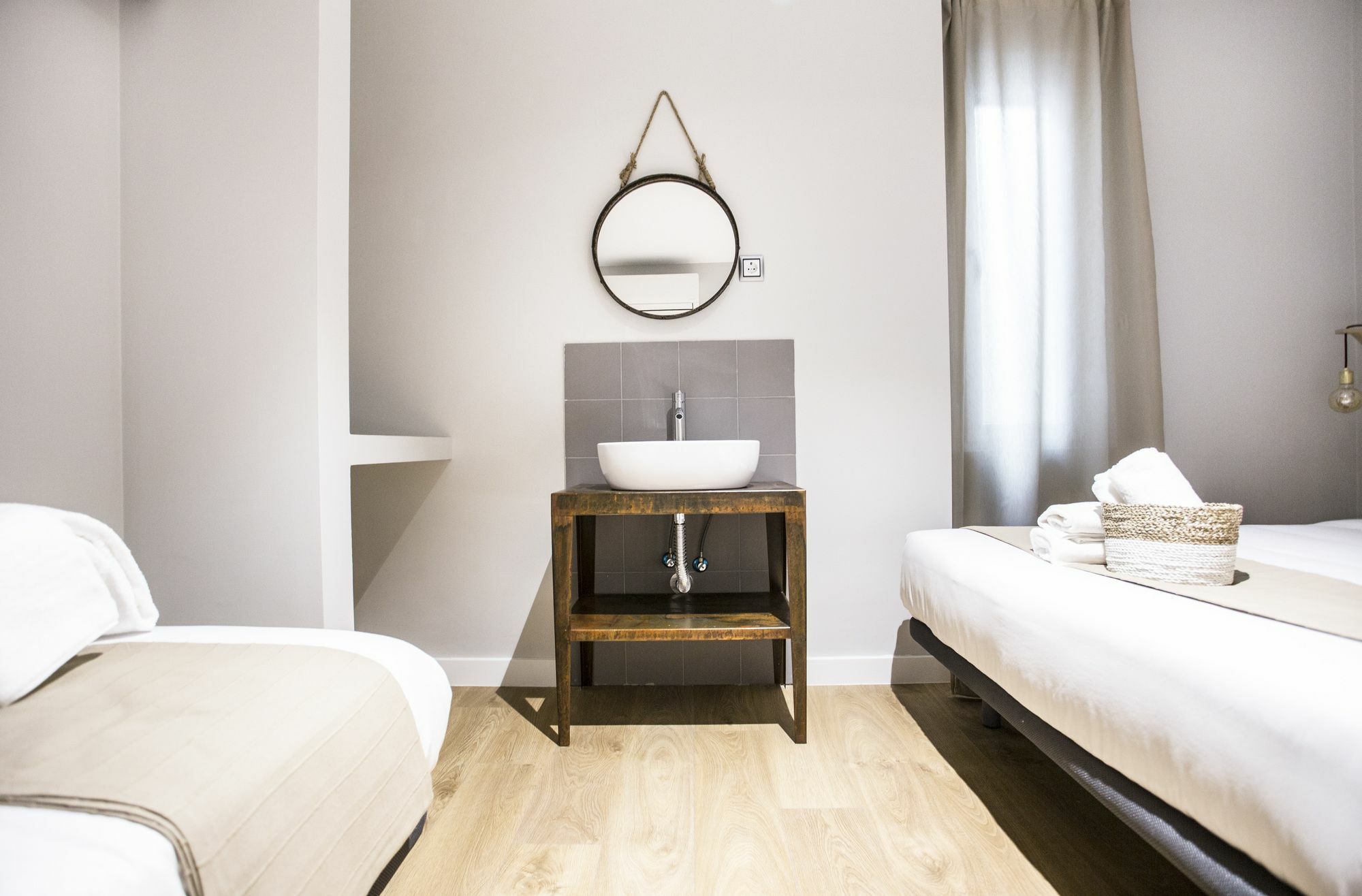 Hola Rooms Madrid Bagian luar foto