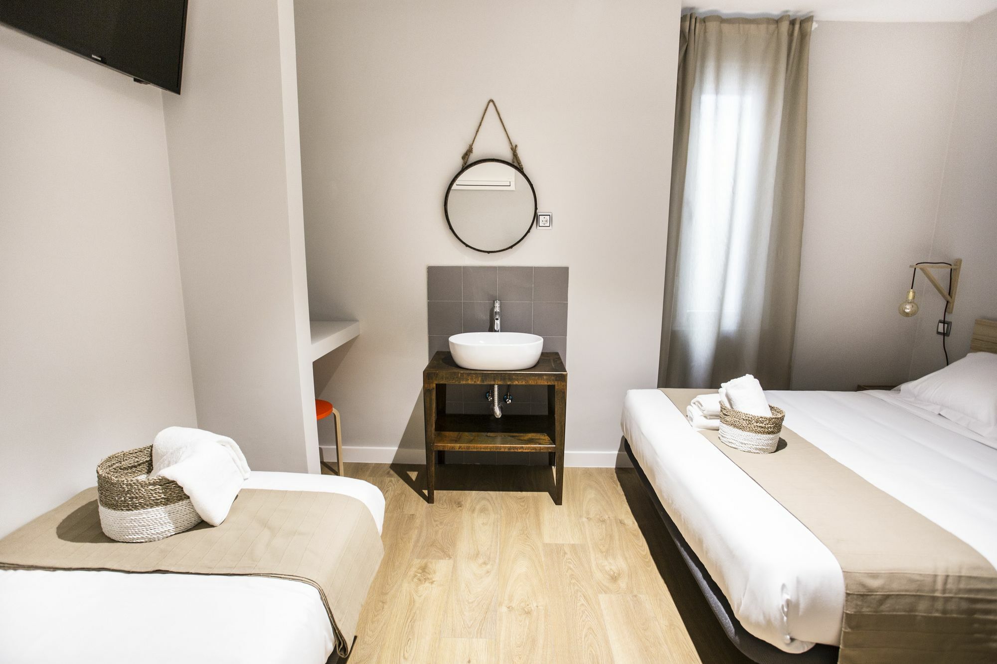 Hola Rooms Madrid Bagian luar foto