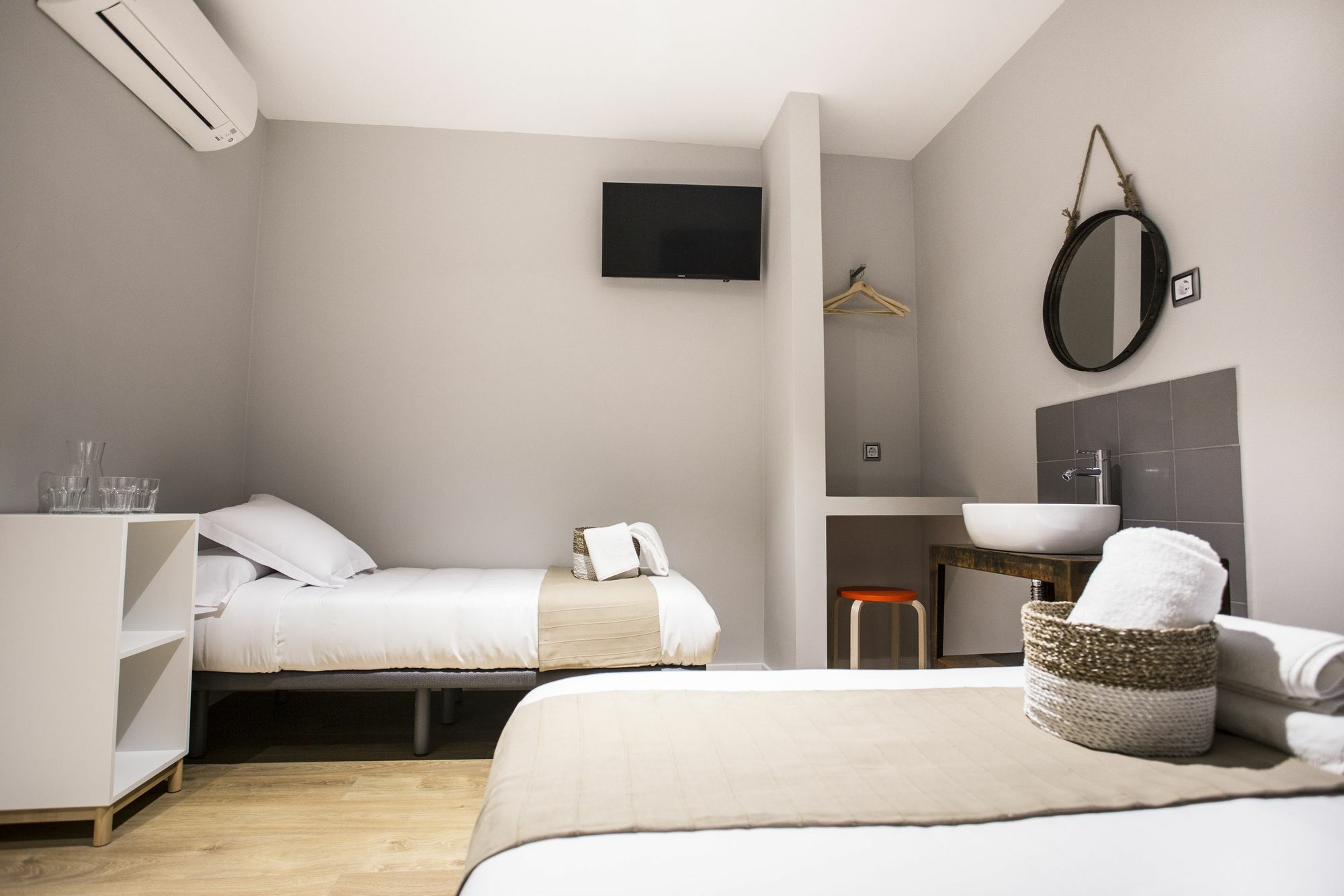 Hola Rooms Madrid Bagian luar foto